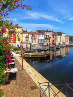 Bas de maison calme proche mer et Venise Provençale